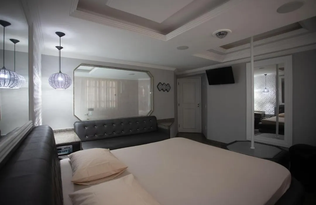 Hotel Show Adult Only-1